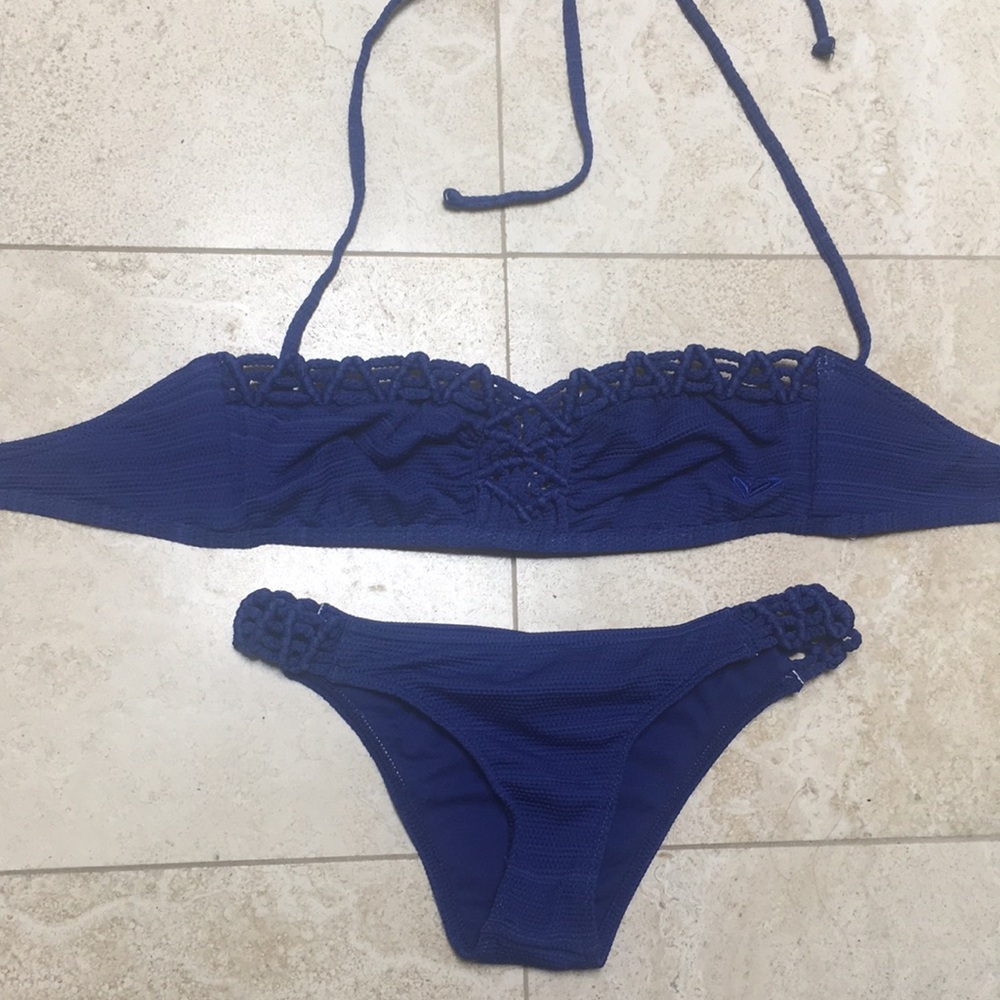 Roxy swim Bikini , great condition , Medium Top, Small bottom